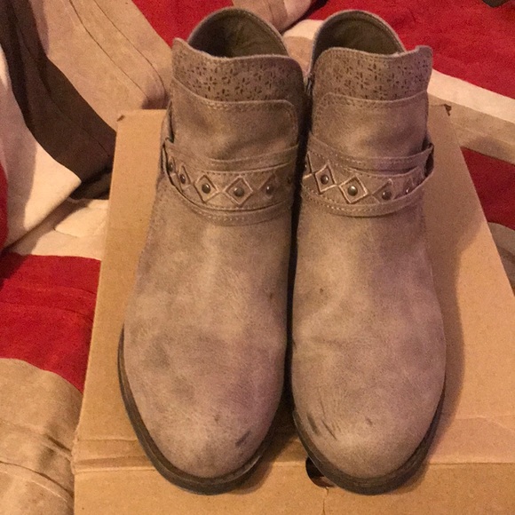 Ankle boot - Picture 2 of 3